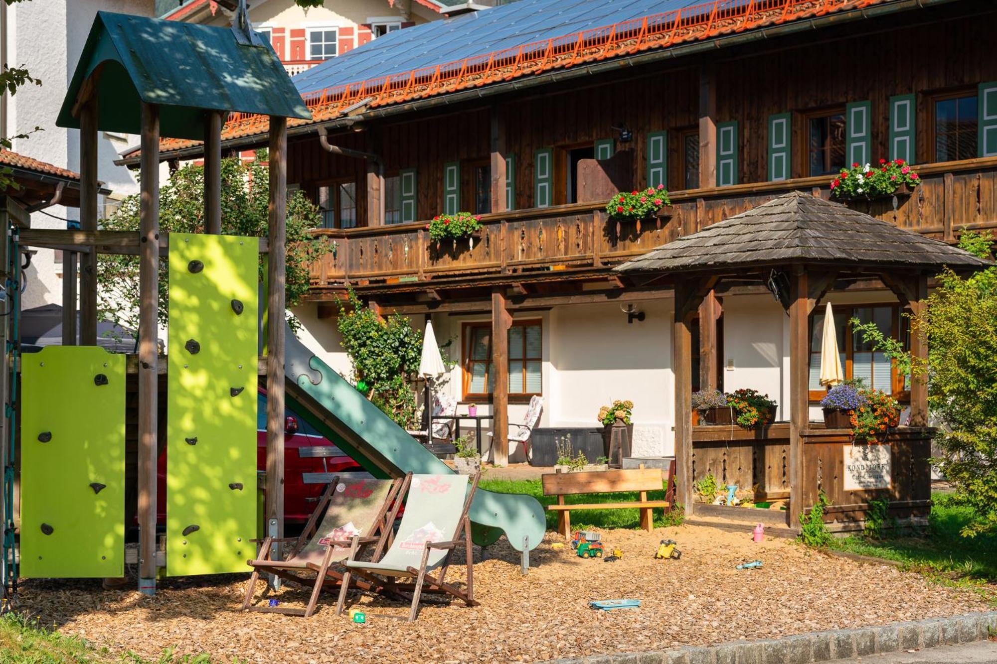 Cafe Chiemgau Und Gaestehaus Рупольдинг Экстерьер фото